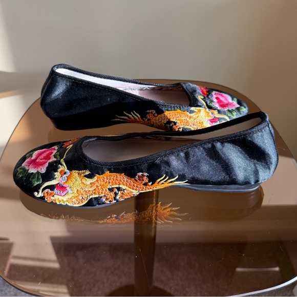 Embroidered Silk Slippers - Picture 7 of 8